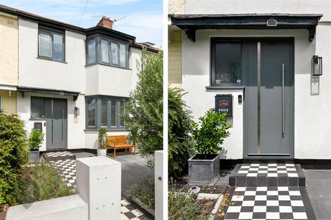 3 bedroom house to rent, Haslemere Avenue, London
