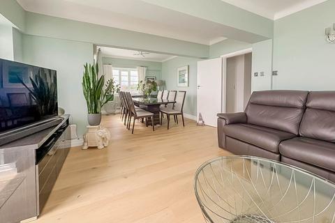 2 bedroom flat for sale, Seaforth Road, Westcliff-On-Sea SS0