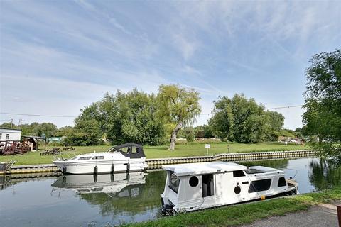 1 bedroom flat for sale, River Meads, Stanstead Abbotts SG12