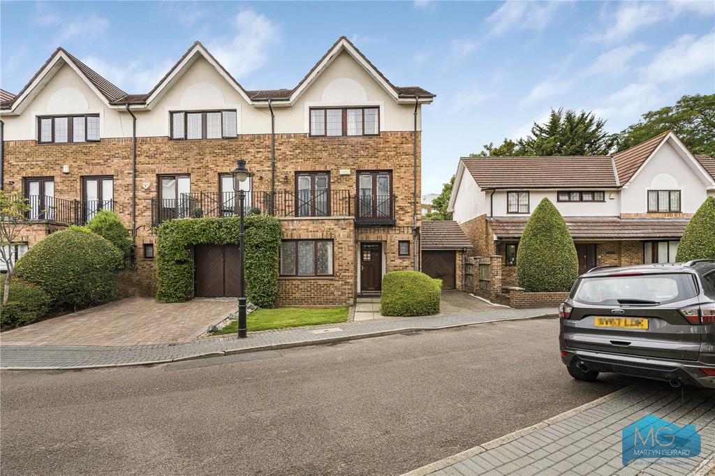 hollyview-close-london-nw4-5-bed-house-899-999