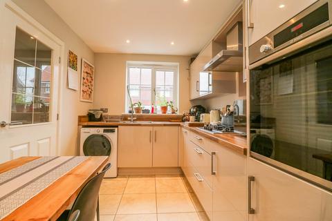 2 bedroom semi-detached house for sale, St Andrews Close, Alresford, Colchester, CO7