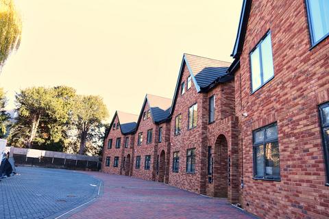 4 bedroom semi-detached house to rent, Lampton Road, Hounslow TW3