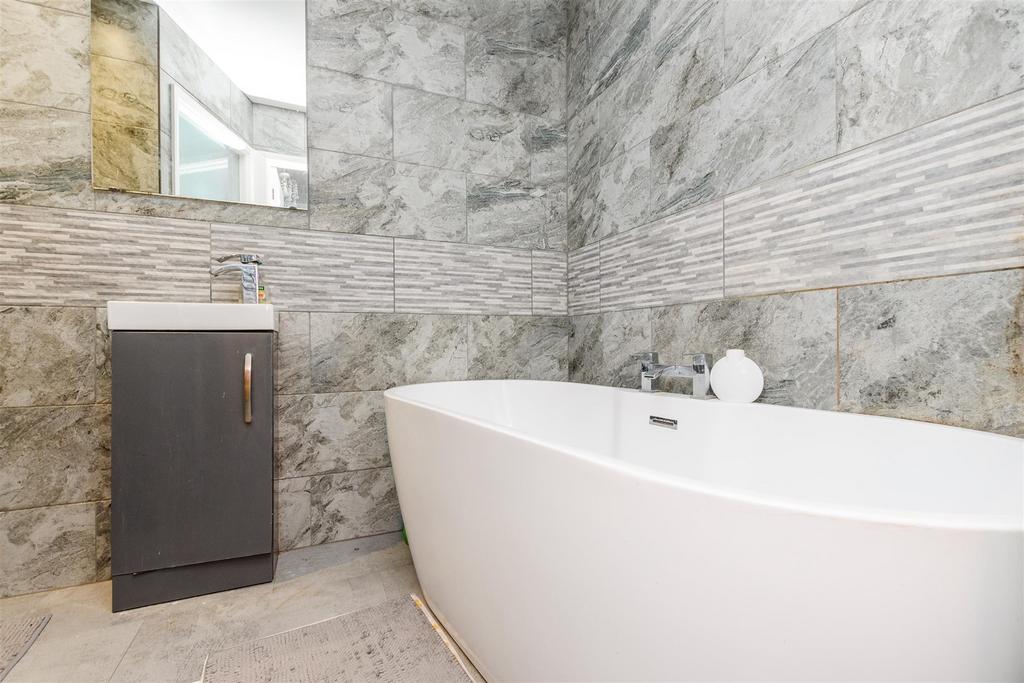 En-Suite Bathroom