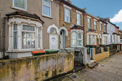 4 bedroom terraced house to rent, Rutland Road, London