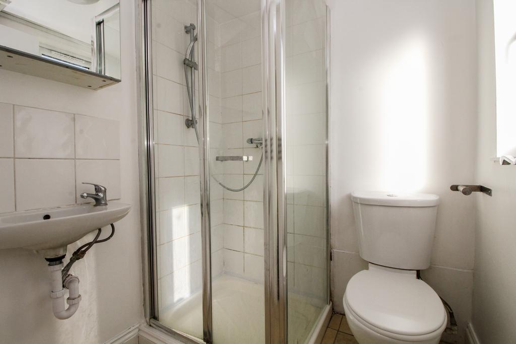 2055653  1634892990-31482-Shower Room