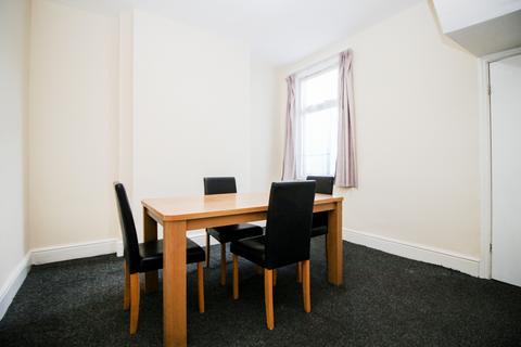 4 bedroom terraced house to rent, Rutland Road, London