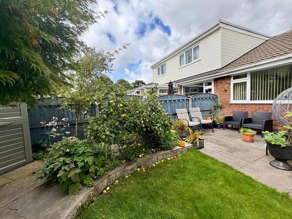 14 Howard Rear Garden 1.jpg