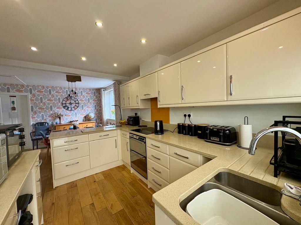 14 Howard Kitchen 1.jpg