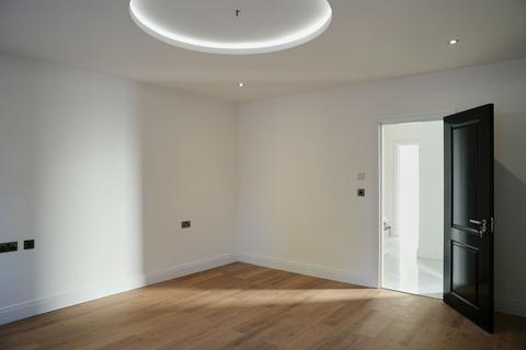 4 bedroom semi-detached house to rent, Lampton Road, Hounslow TW3