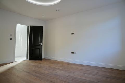 4 bedroom semi-detached house to rent, Lampton Road, Hounslow TW3