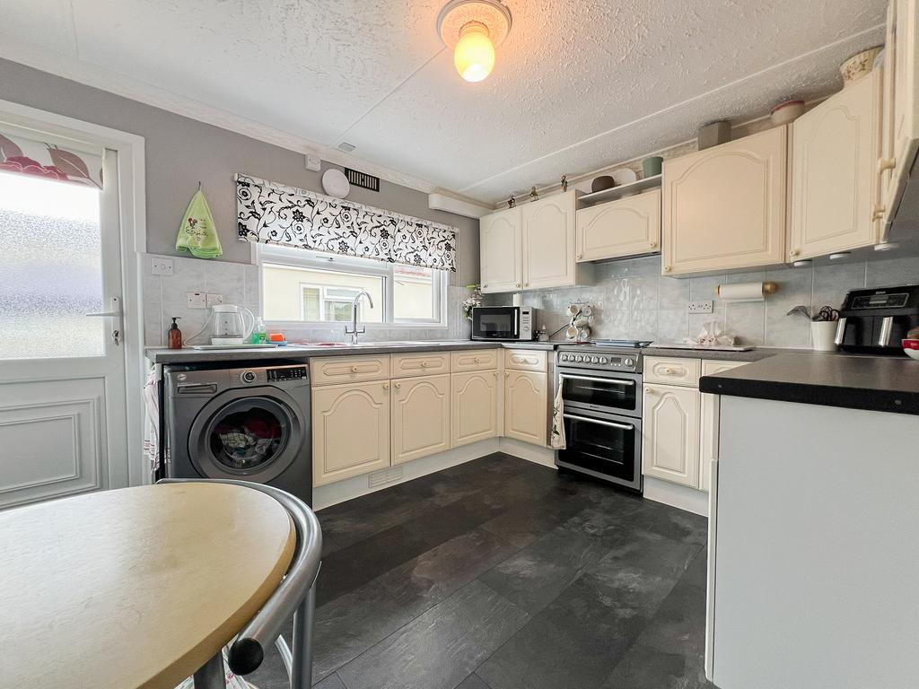 Kitchen (2)