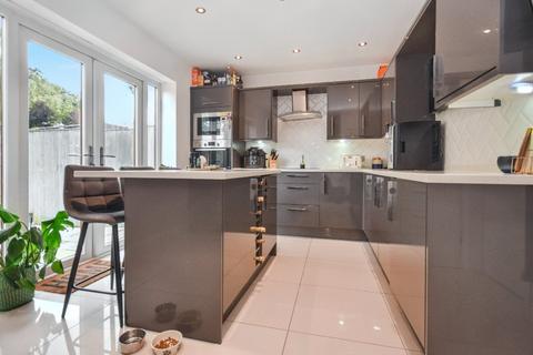 15 Barnes Avenue, Wakefield, WF1 2BH