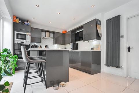 15 Barnes Avenue, Wakefield, WF1 2BH