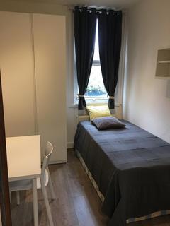 Studio to rent, Talgarth Road, W14