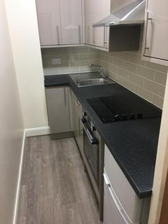 Studio to rent, Talgarth Road, W14