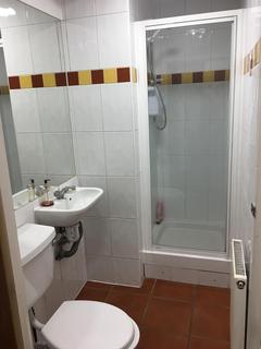 Studio to rent, Talgarth Road, W14