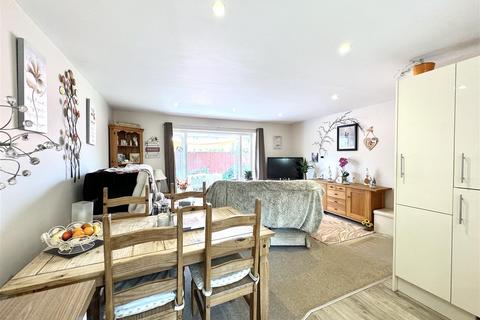 undefined, Hadow Road, Bournemouth BH10