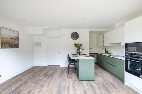 3 bedroom end of terrace house for sale, North Down, South Croydon, CR2