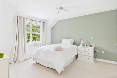 undefined, Walnut Grove, Wooburn Green, High Wycombe, Buckinghamshire, HP10