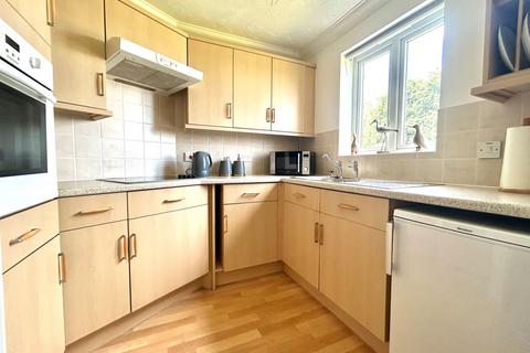 2 bedroom flat for sale, Wealdhurst Park, Broadstairs CT10