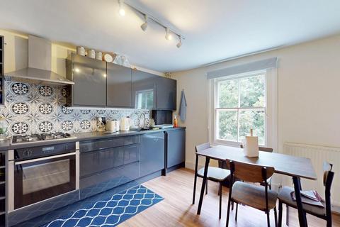 4 bedroom flat share to rent, Agamemnon Road