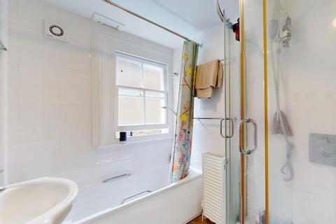 4 bedroom flat share to rent, Agamemnon Road