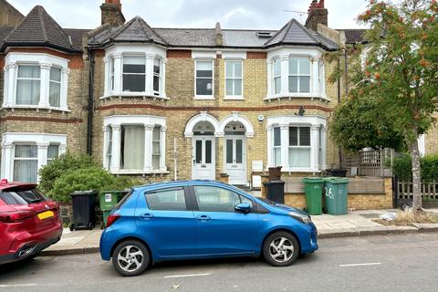 4 bedroom flat share to rent, Agamemnon Road