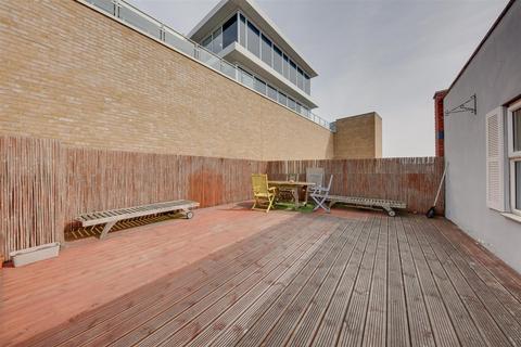 2 bedroom apartment to rent, Regents Gate House, Horseferry Road, E14
