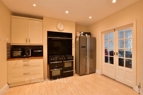 3 bedroom end of terrace house for sale, Chadwell Heath Lane, Romford, Essex