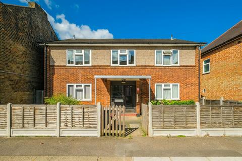 1 bedroom ground floor flat for sale, Chivers Road, Chingford