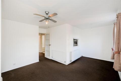 1 bedroom ground floor flat for sale, Chivers Road, Chingford