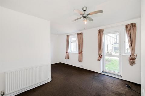 1 bedroom ground floor flat for sale, Chivers Road, Chingford