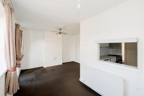 1 bedroom ground floor flat for sale, Chivers Road, Chingford