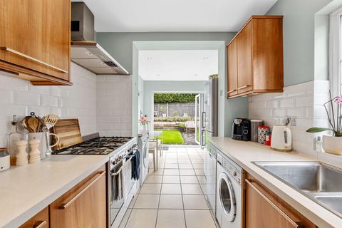 8 Sunny Rise, Chaldon, Caterham, CR3 5PR