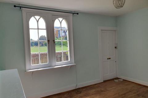 3 bedroom terraced house to rent, Central Newbury