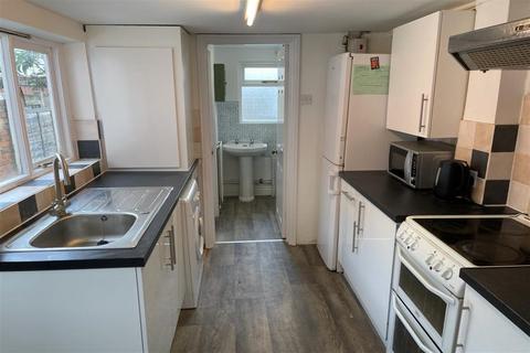3 bedroom terraced house to rent, George Street, Reading, RG1