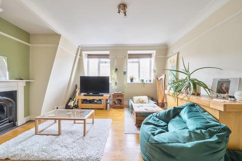 Tadcaster Court,  Richmond,  TW9