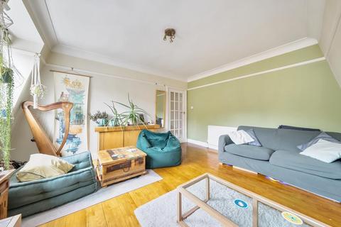 2 bedroom flat for sale, Tadcaster Court,  Richmond,  TW9