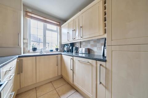 2 bedroom flat for sale, Tadcaster Court,  Richmond,  TW9