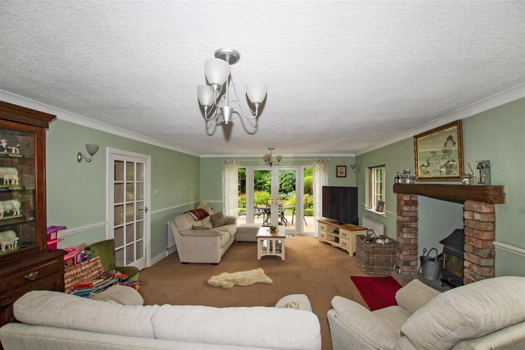 Living Room - b.JPG