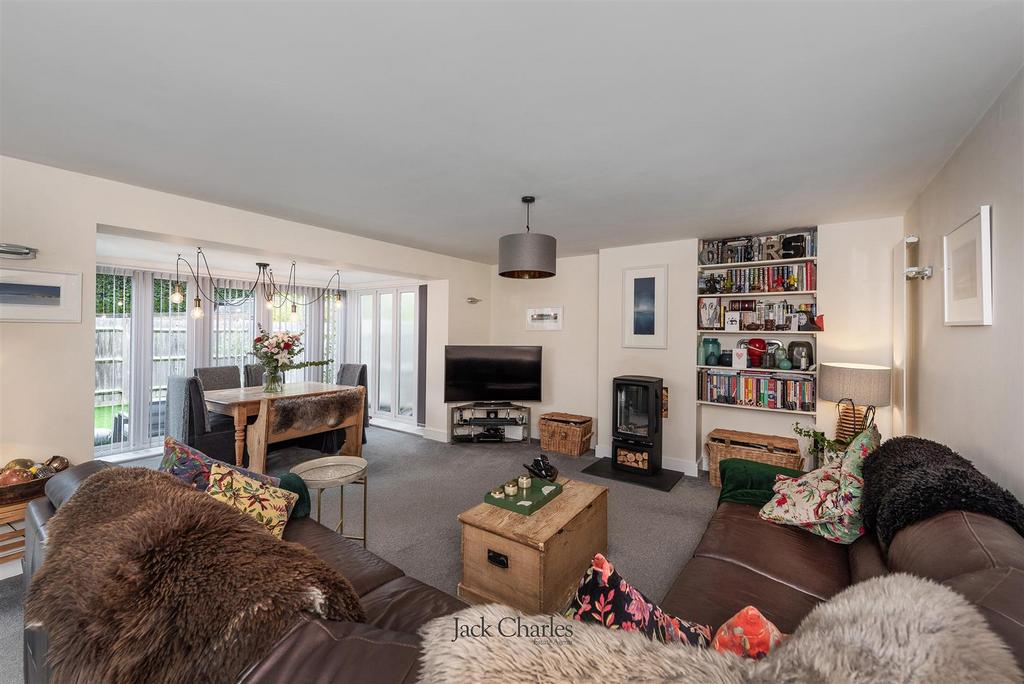 136 Pembury Rd, TN9 2 JJ 018.jpg