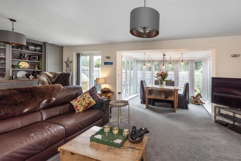 136 Pembury Rd, TN9 2 JJ 017.jpg