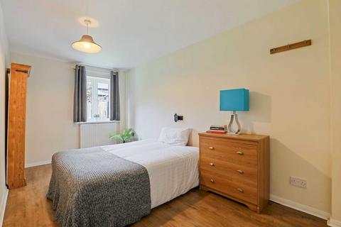 4 bedroom flat to rent, Kingsdown Close, Bermondsey, London, SE16 3DW