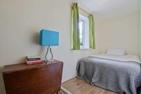 4 bedroom flat to rent, Kingsdown Close, Bermondsey, London, SE16 3DW
