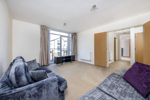 2 bedroom flat to rent, Farrier House, London