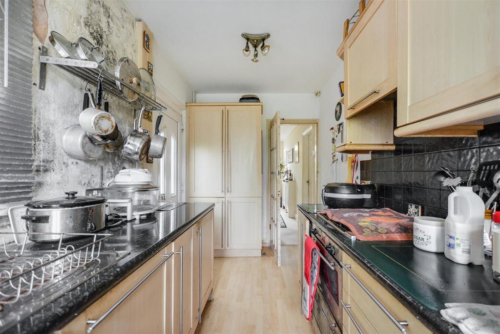 Kitchen 2.jpeg