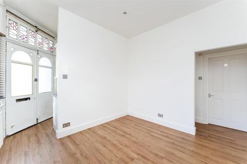 1 bedroom flat for sale, Coningsby Road, Ealing W5