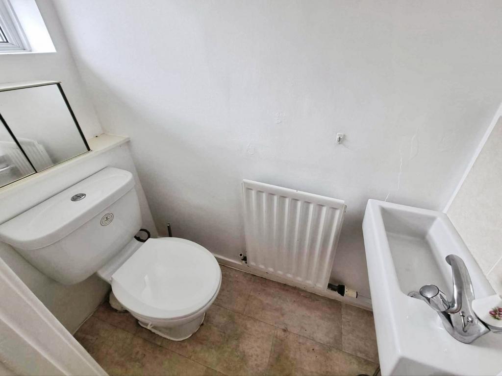Pbox-bathroom-334806.jpg