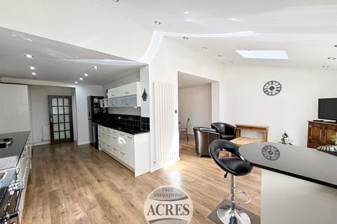 4 bedroom detached house for sale, Thornhill Park, Streetly