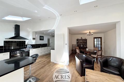 4 bedroom detached house for sale, Thornhill Park, Streetly